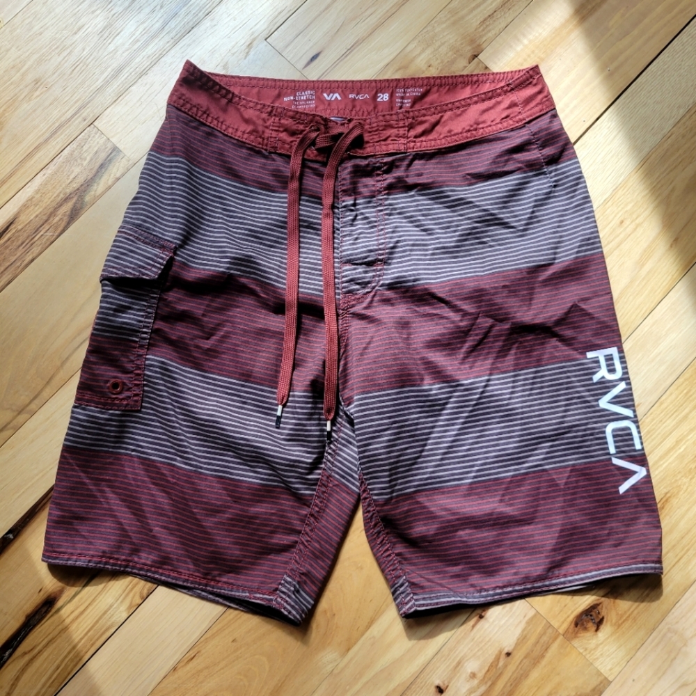 Men's striped board shorts with pocket
